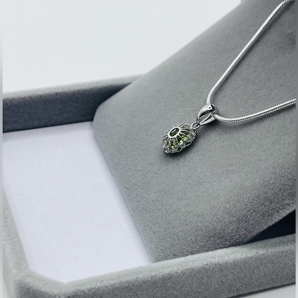 1 CT Natural Peridot Gemstone Pendant Necklace Sterling Silver - Picture 6 of 6